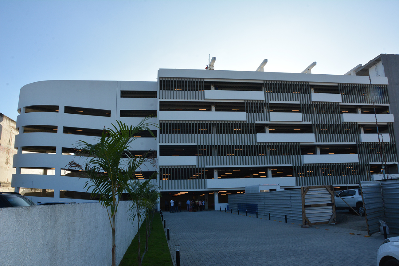 Obra do edifício garagem com 441 vagas em Complexo Educacional está em fase de conclusão