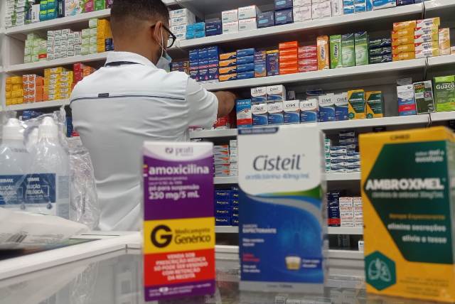 Gripes e resfriados: população começa a ter dificuldade para encontrar alguns medicamentos em Feira de Santana