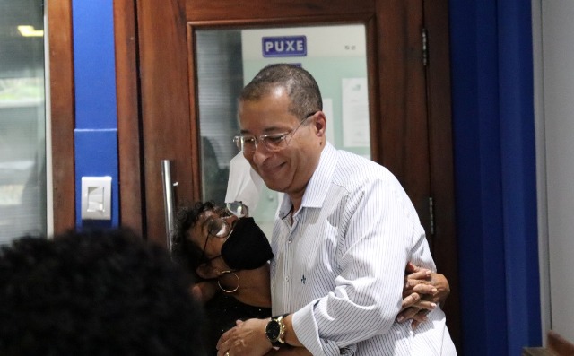 Deputado José de Arimateia homenageia o aniversariante Dilton Coutinho na Assembleia Legislativa da Bahia