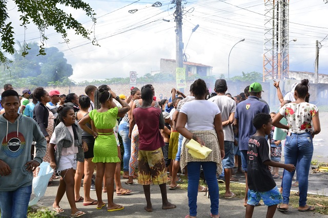 Moradores do Cordeirópolis fazem protesto na Avenida Ayrton Senna