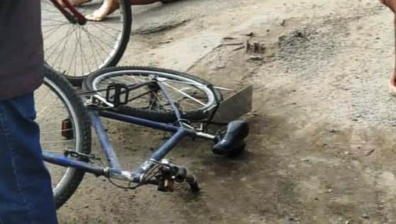 Ciclista morre após colidir com carreta em Feira de Santana