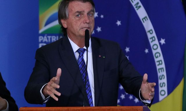 Bolsonaro sanciona projeto que modifica regras do Pronampe