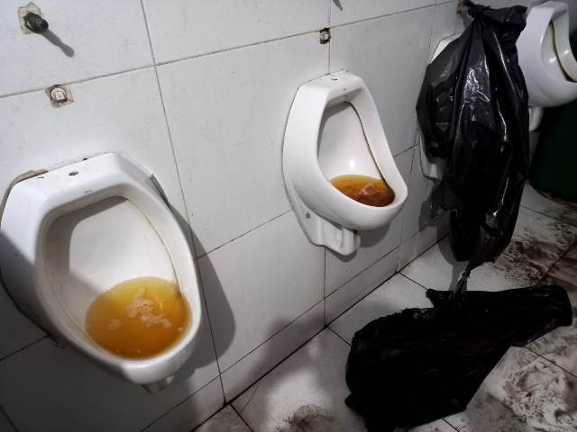 Usuários reclamam de situação deplorável de sanitários do Terminal Central