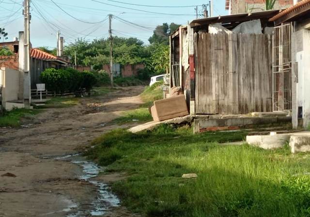 Moradores cobram pavimentação de rua do bairro Santo Antônio dos Prazeres