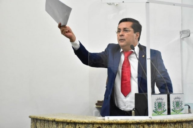 Fernando Torres declara voto a favor de permanência de procurador geral