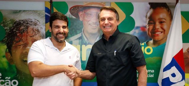 Pré-candidato a deputado pela BA, Capitão Cultura tem filiação assinada por Bolsonaro