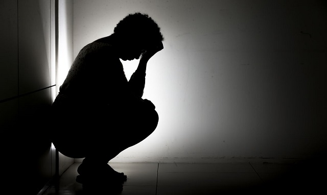 Crise de ansiedade pode atingir pessoas de qualquer idade, diz psicóloga