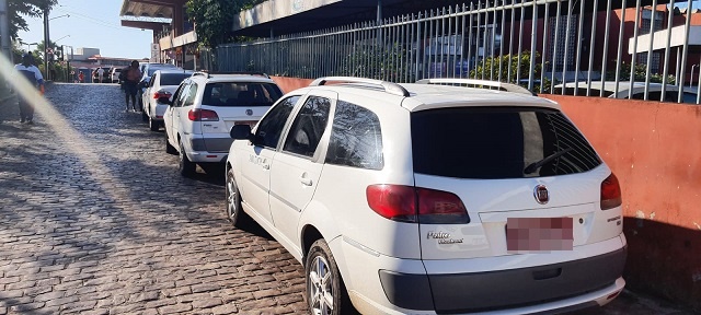 Taxistas que não regularizarem pendências junto à prefeitura não poderão receber o auxílio do governo federal