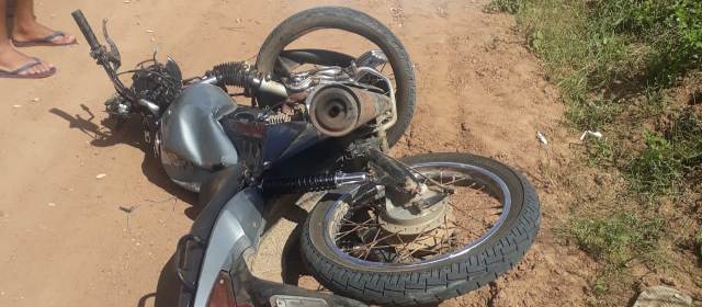 Idoso morre em acidente entre carro e moto em Tiquaruçu