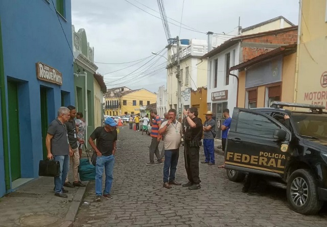 Polícia Federal interdita dois tradicionais pontos de fabricação de licor em Cachoeira