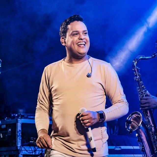 Thiago Aquino lança CD 'Pra beber igual um Opala' explorando a temática do amor