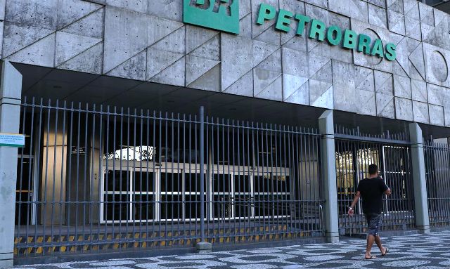 Petrobras anuncia redução do preço do gás natural em 5% para distribuidoras