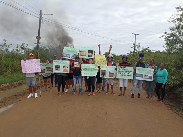 Distrito de Maria Quitéria: moradores fazem manifestação por melhorias nas estradas