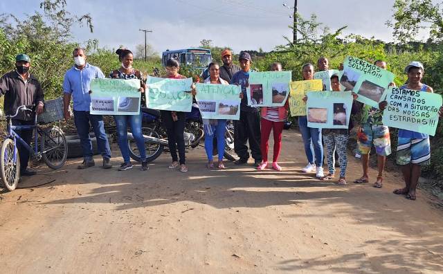 Moradores protestam há 3 dias por melhorias em estradas de Maria Quitéria