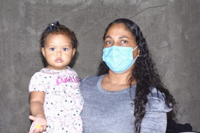Mãe de bebê que teve suposto erro de vacina, luta por justiça após mais de um ano da aplicação