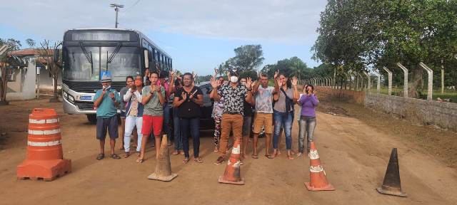 Moradores da Terra Dura se manifestam contra situação do transporte coletivo