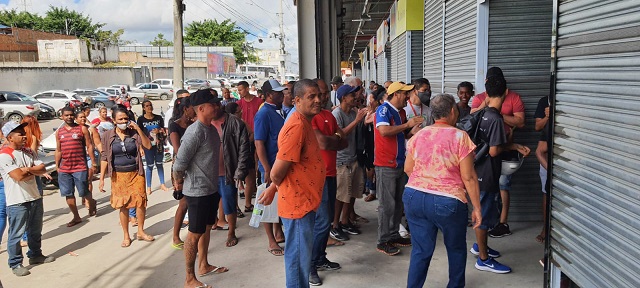 Comerciantes do Shopping Popular realizam novo protesto após fechamento de boxes e mercadorias apreendidas