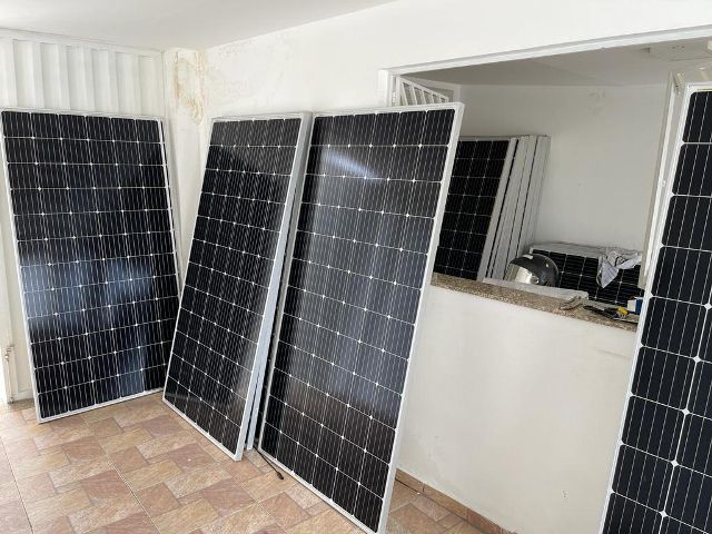 Dezenas de placas solares avaliadas em R$ 170 mil são recuperadas em Jequié