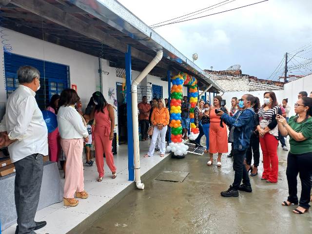 Após reforma, prefeitura reinaugura escola no bairro Jardim Cruzeiro
