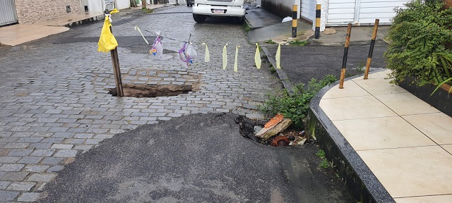 Cratera no meio da rua causa transtornos para moradores do bairro Cidade Nova