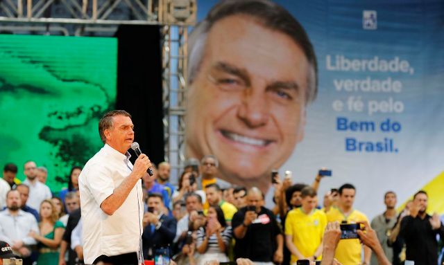 Bolsonaro participa de culto em igreja evangélica de São Paulo, ataca Lula e pede votos