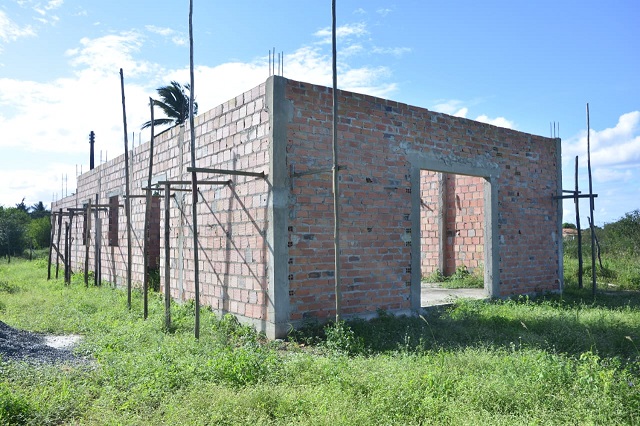 Moradores do distrito de Tiquaruçu buscam apoio para finalizar construção de nova capela
