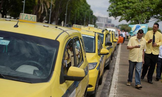 Termina hoje prazo para prefeituras fazerem cadastros do auxílio para taxistas