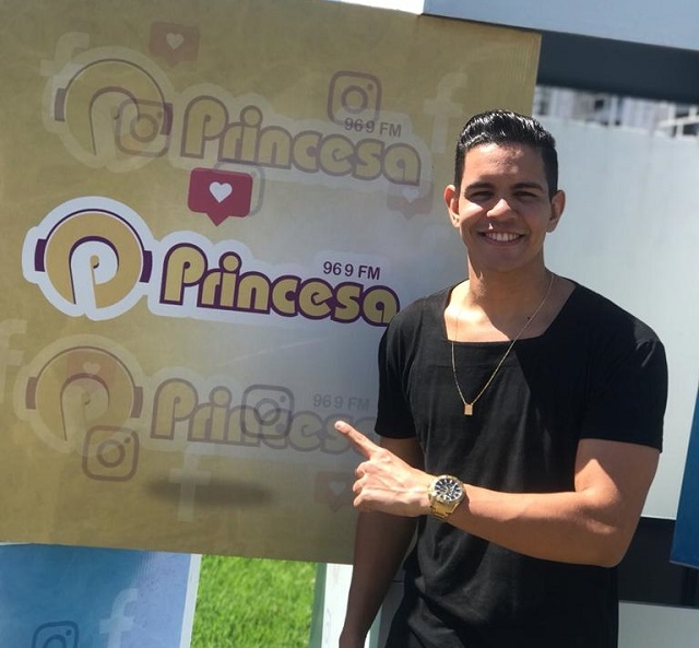 Allan Fernandes comanda festa de aniversário da Princesa FM
