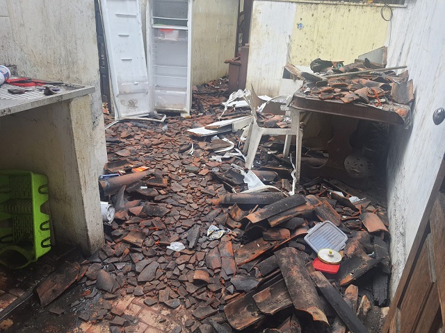 Incêndio destrói residência no bairro Cidade Nova e moradora pede ajuda