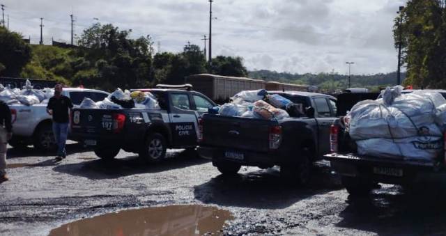 Policiais civis de Feira de Santana e Salvador incineraram  cinco toneladas de drogas.