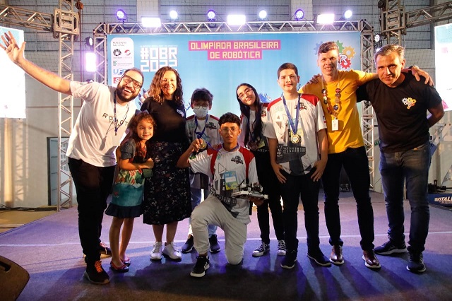Estudantes de Feira de Santana conquistam vaga em campeonato nacional de robótica