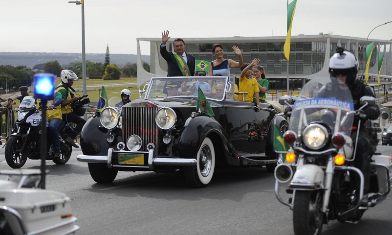 Bolsonaro diz que Brasil ressurge com economia mais pujante
