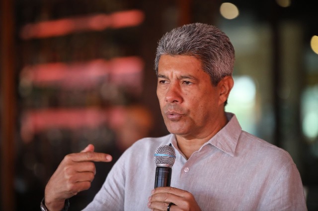 Após divulgar nota oficial, Jerônimo Rodrigues desiste de debate na TV Aratu