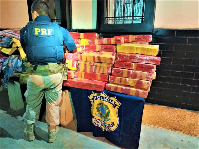 PRF apreende 201 Kg de maconha e causa prejuízo de R$ 435 mil ao narcotráfico