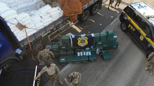 PRF apreende 1,2 tonelada de cocaína que seria levada para Porto de Natal