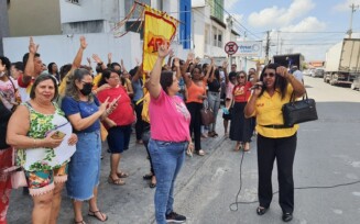 Professores da rede municipal voltam a manifestar na Secretaria de Educação