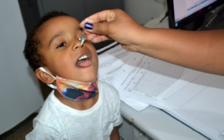 Feira vai vacinar crianças contra a poliomielite em escolas da rede municipal