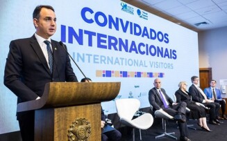 A observadores internacionais, Pacheco reafirma eficiência do sistema eleitoral