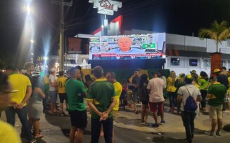 Apoiadores de Bolsonaro se concentram na Avenida Getúlio Vargas em Feira de Santana