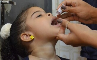 Estudantes de escolas municipais de Ipuaçu recebem vacina contra polio nesta terça
