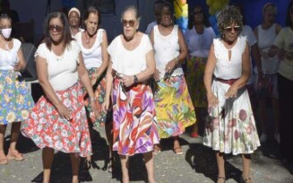 Dia Internacional do Idoso é celebrado com música e dança em Feira de Santana