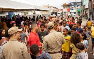 Base comunitária do George Américo promove manhã divertida para centenas de crianças