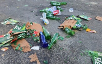 Muito lixo e confusão na Rua São Domingos durante final da Copa do Brasil