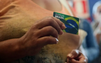 Consignado do Auxílio Brasil tem juros mais altos que média de outras modalidades de empréstimo pessoal