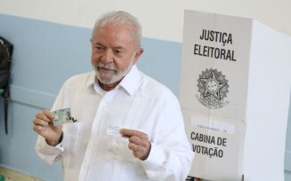 Lula na Cabina de Votação