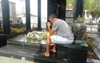 Dia de Finados: familiares visitam túmulos de entes falecidos e relatam saudade