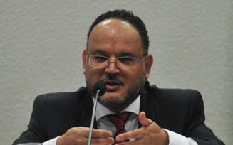 Ex-ministro Henrique Paim coordenará educação na equipe de transição