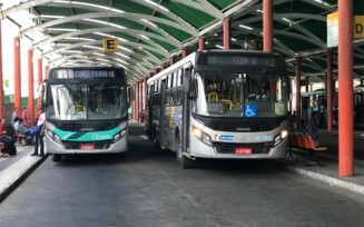 Ônibus extras reforçam o acesso aos locais do Enem neste domingo