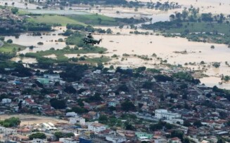 (Porto Seguro - BA, 12/12/2021) Presidente Bolsonaro sobrevoa áreas atingidas por enchentes no Estado da Bahia.