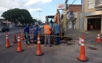 Técnicos contêm vazamento de gás na Avenida João Durval, em Feira de Santana